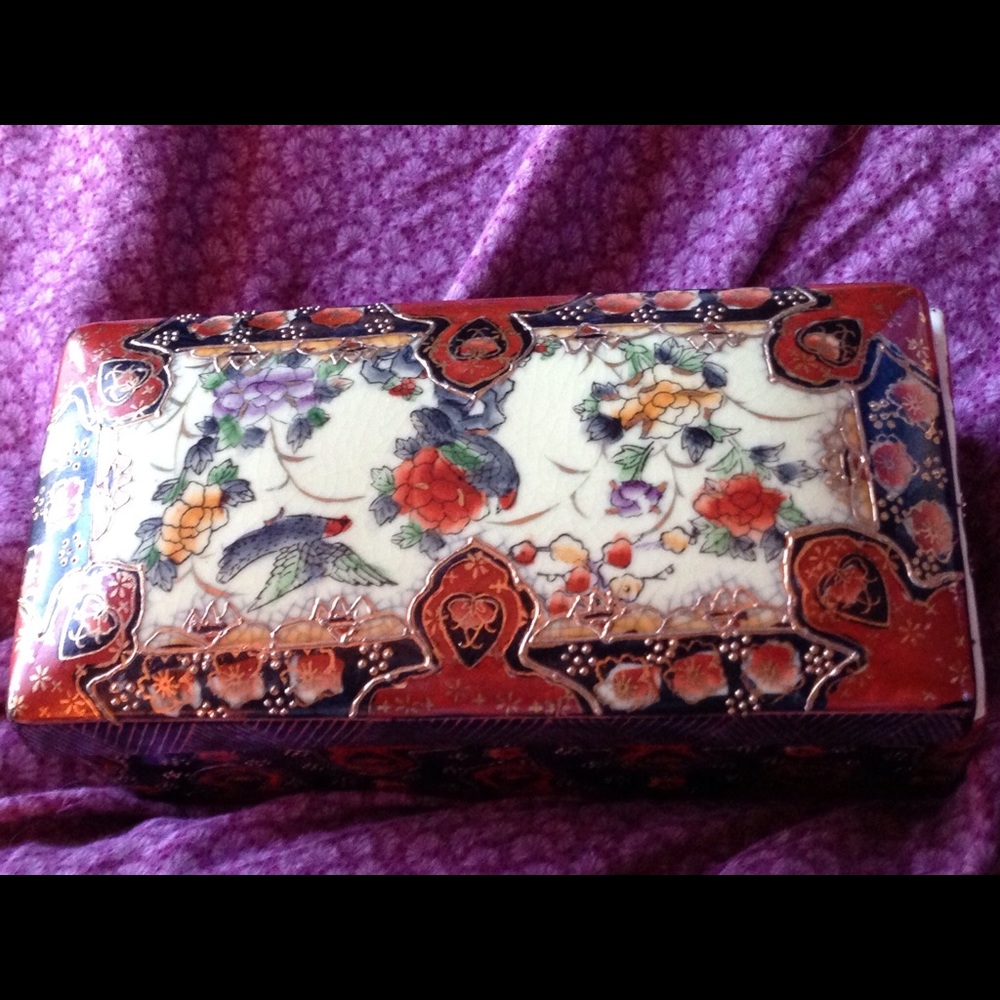 Hand painted antique Chinese Porcelain jewelry box
